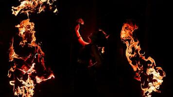 das Silhouette von ein weiblich Tänzer halten funkelnd Schmuck und suchen Scharf im das dunkel mit Feuer Verbrennung im das Hintergrund foto