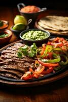 ai generiert ein appetitlich Foto von ein brutzelnd Teller von Fajitas, serviert mit warm Tortillas, frisch Pico de Gallo