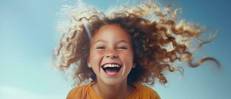 ai generiert winzig Mädchen Lachen mit ein groß Lächeln foto