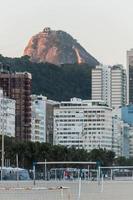Rio de Janeiro, Brasilien, 2015 - Zuckerhut von der Copacabana aus gesehen foto