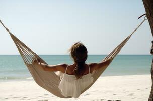 ai generiert Frau Sitzung im Hängematte auf das Strand mit ihr Augen geschlossen foto