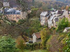 ein Aussicht von ein Dorf im Frankreich foto