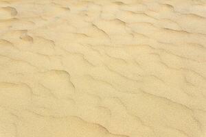 natürlich Hintergrund, sandig Wüste Oberfläche mit Wind Wellen foto