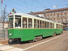 eine historische historische Straßenbahn in Turin, Italien foto