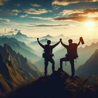 ai generiert Silhouette von zwei Wanderer mit Waffen angehoben feiern Erfolg auf Berg oben im Panorama- Berg foto