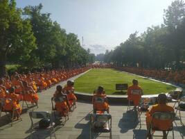 Buddhist Rituale im das Hof von Borobudur Tempel foto