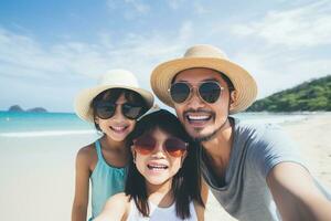 ai generiert glücklich Familie nehmen Selfie auf Strand in der Nähe von Meer. Sommer- Ferien foto