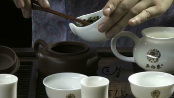 Nahansicht Tabelle zum das Tee Zeremonie Utensilien und Bambus. Chinesisch Tee Zeremonie. japanisch Tee Zeremonie foto