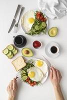 kreatives arrangieren frühstücksessen foto