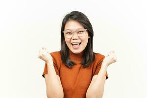 Ja aufgeregt Geste von schön asiatisch Frau isoliert auf Weiß Hintergrund foto