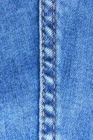 eben legen, Denim Jeans Bein Naht Detail, Hintergrund Textur. foto