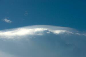 Weiß Wolke mit Blau Himmel Hintergrund. foto