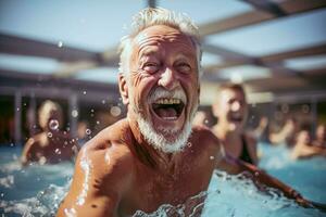 ai generiert Alten glücklich Mann tun aqua Aerobic im das Innen- Schwimmbad. Gruppe von ältere Menschen beim aqua Fitnessstudio Session foto