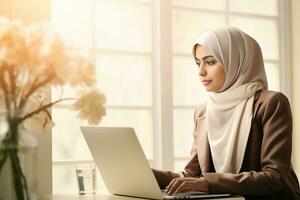 ai generiert Porträt von Muslim Geschäftsfrau tragen Hijab funktioniert auf Ingenieurwesen Projekt tut dokumentieren und Blaupausen Analyse. ermächtigt Digital Unternehmer funktioniert auf E-Commerce Anfang Projekt foto