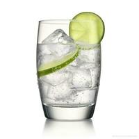 ai generiert Gin Tonic Glas von Wasser mit Eis isoliert auf Weiß Hintergrund. ai generiert foto