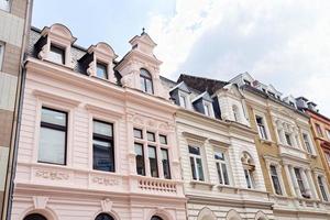 Gebäude in Köln aus dem späten neunzehnten Jahrhundert mit Pastellfarben restauriert foto