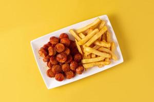 traditionelle deutsche Currywurst foto