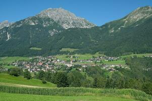 Aussicht zu Dorf von Telefone Ich bin Stubai,Stubaital,Tirol,Österreich foto