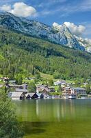 Dorf von grundlsee beim See grundlsee im steirisch Salzkammergut, Steiermark, Österreich foto