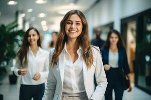 ai generiert Porträt von erfolgreich und glücklich Geschäftsfrau, Büro Arbeiter lächelnd und suchen beim Kamera, Arbeiten Innerhalb modern Büro. foto