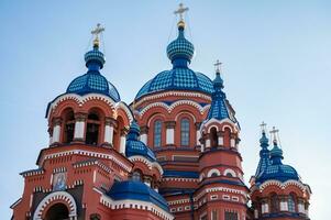schön die Architektur von Kazan Kirche ein ikonisch orthodox Kirche im das Stadt von Irkutsk, Russland. foto