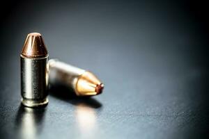 Hand Gewehr Pistole Munition Kugeln foto