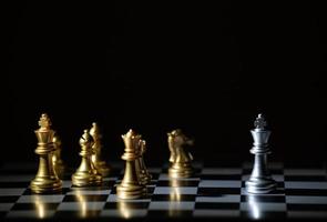 Schachbrettspiel für Wettbewerb und Strategie foto