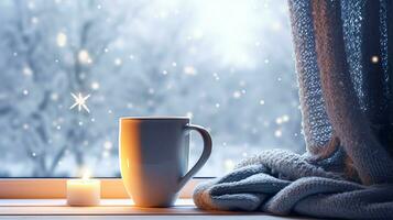 ai generiert Winter Feiertage, Ruhe und gemütlich heim, Tasse von Tee oder Kaffee Becher und gestrickt Decke in der Nähe von Fenster im das Englisch Landschaft Hütte, Urlaub Atmosphäre foto