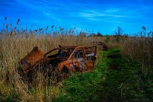 verlassen Auto auf ein Strand foto