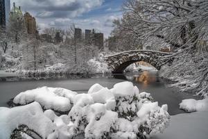 Gapstow-Brücke im Central Park Schneesturm foto