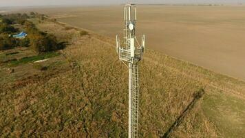 Ausrüstung zum weiterleiten zellular und Handy, Mobiltelefon Signal. zellular Turm. foto