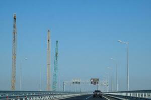 Zugriff Straße zu das Krim Brücke. foto