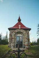 katholisch Kapelle auf das oben von ein Berg im das östlichen Teil von Beskiden Berge, mährisch-schlesisch Region, Tschechisch Republik foto