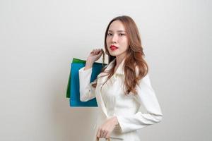Porträt schöne asiatische Frau mit Einkaufstasche