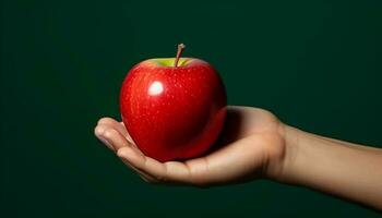 ai generiert Hand halten ein reif Grün Apfel, frisch und gesund generiert durch ai foto
