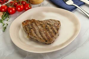 gegrillt Marmor Rindfleisch Steak mit Soße foto