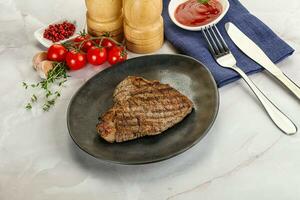 gegrillt Marmor Rindfleisch Steak mit Soße foto