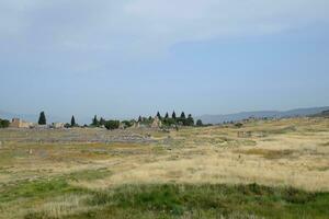 Antiquität Ruinen und Kalkstein Blöcke im Hierapolis, Truthahn. uralt Stadt. foto