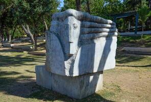 Marmor Skulptur im Karaalioglu Park. foto