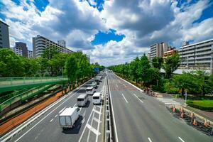 ein der Verkehr Marmelade beim das Innenstadt Straße im Takashimadaira Tokyo breit Schuss foto