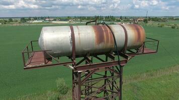 das Wasser Turm. ein alt rustikal gemeinschaftlich Kommunikation. das Wasser Turm foto