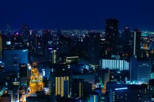 ein Nacht Panorama- Stadtbild in der Nähe von Yodo Fluss im Osaka foto