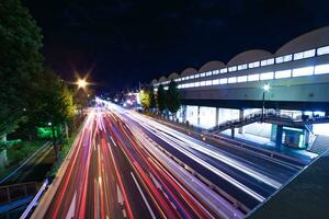 ein Nacht der Verkehr Marmelade beim das Innenstadt Straße im Tokyo breit Schuss foto