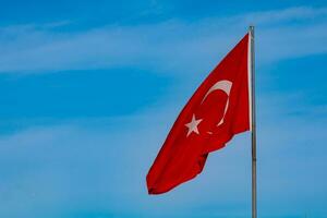 winken Türkisch Flagge. National Ferien von turkiye Konzept Foto