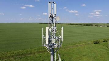 zellular Turm. Ausrüstung zum weiterleiten zellular und Handy, Mobiltelefon Signal foto