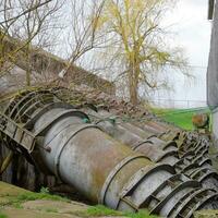 Auslauf Rohre von ein Wasser Pumpen Bahnhof. Rohre von groß Durchmesser foto