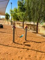 Kinderspielplatz im öffentlichen Park foto