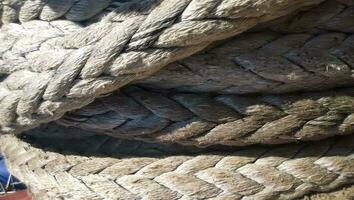 Hafen Seil. Festmachen Seil. Seil zum Befestigung Schiffe und Ladung foto