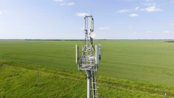 zellular Turm. Ausrüstung zum weiterleiten zellular und Handy, Mobiltelefon Signal foto