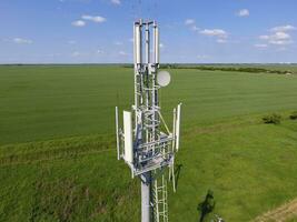 zellular Turm. Ausrüstung zum weiterleiten zellular und Handy, Mobiltelefon Signal foto